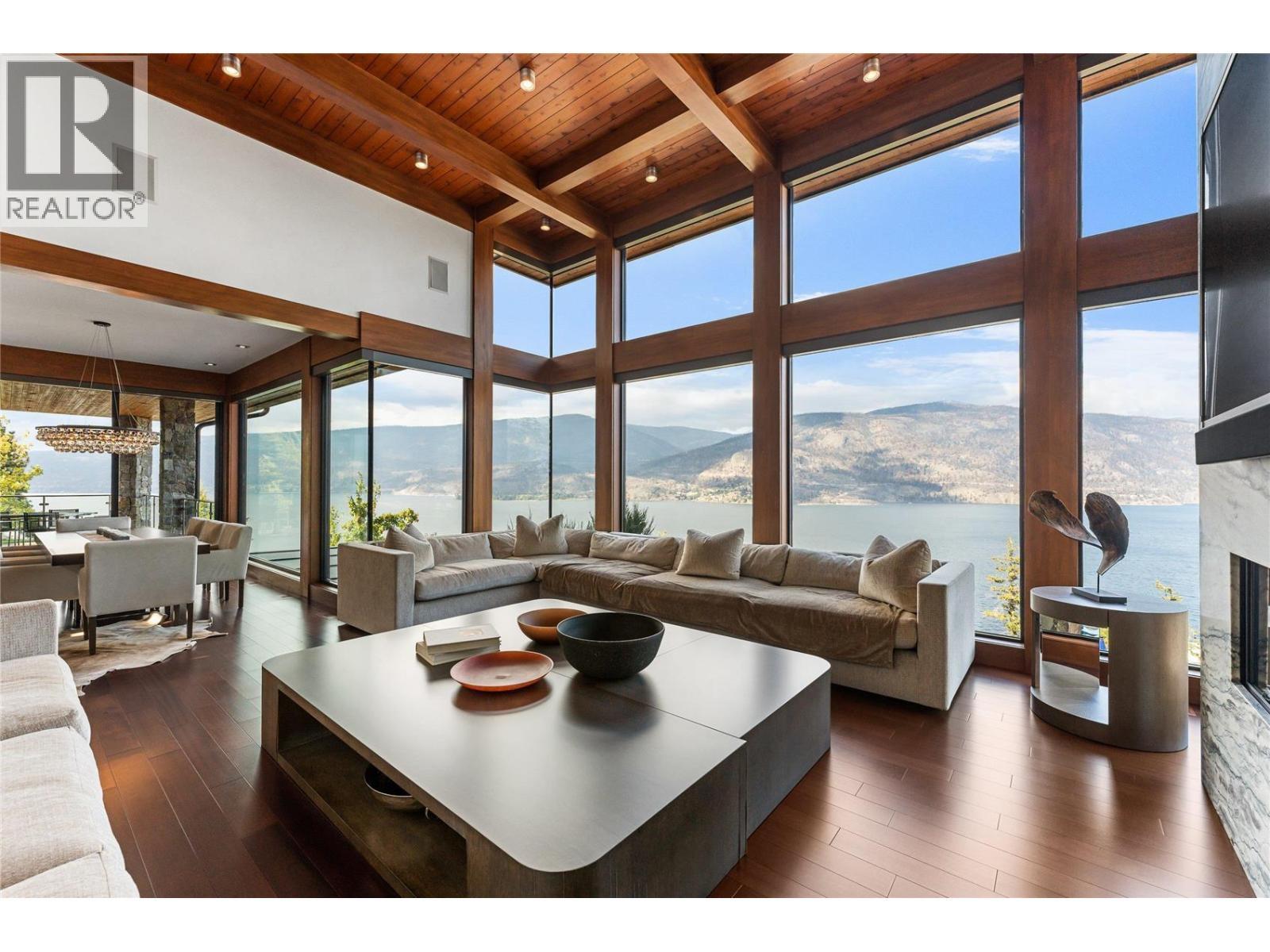 180 Sheerwater Court Unit# 23, Kelowna, BC - Indoor Photo Showing Living Room With Fireplace