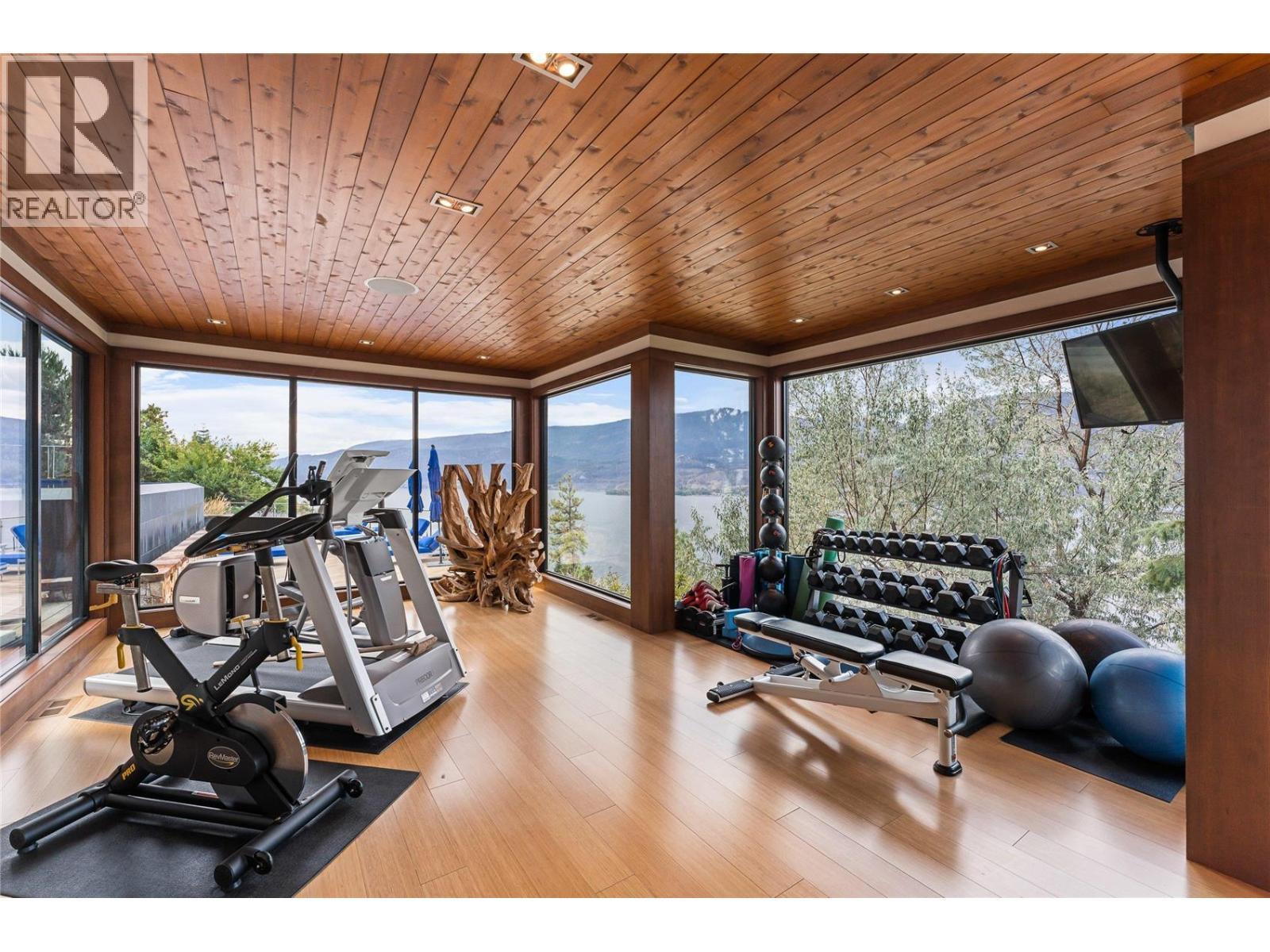 180 Sheerwater Court Unit# 23, Kelowna, BC - Indoor Photo Showing Gym Room
