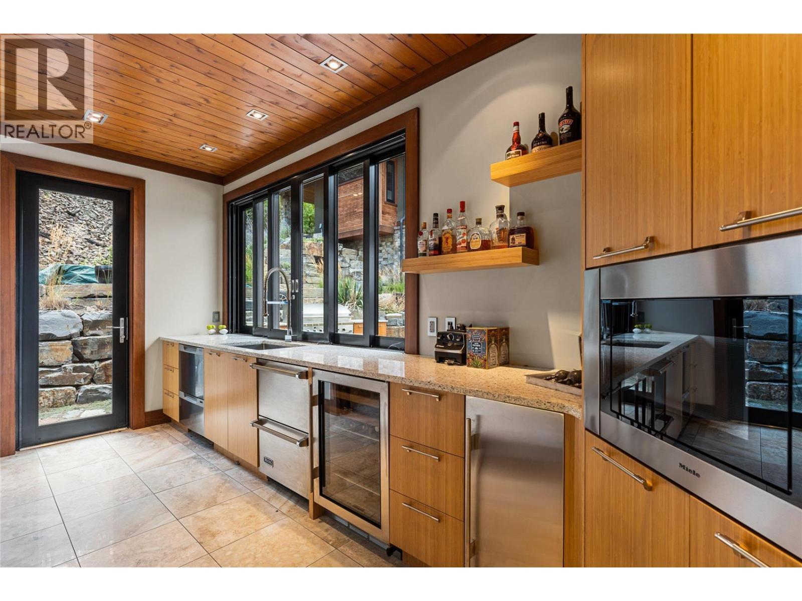 180 Sheerwater Court Unit# 23, Kelowna, BC - Indoor Photo Showing Kitchen