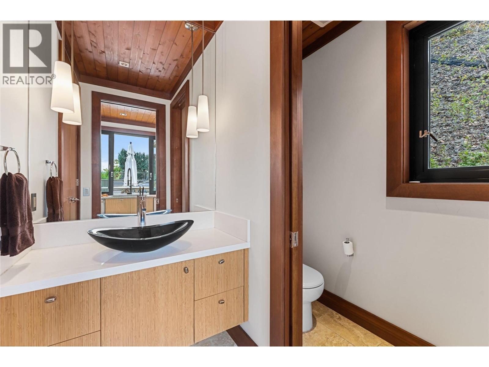 180 Sheerwater Court Unit# 23, Kelowna, BC - Indoor Photo Showing Bathroom