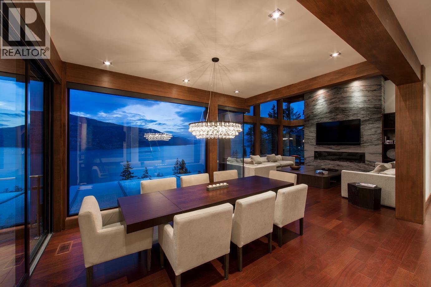 180 Sheerwater Court Unit# 23, Kelowna, BC - Indoor Photo Showing Dining Room