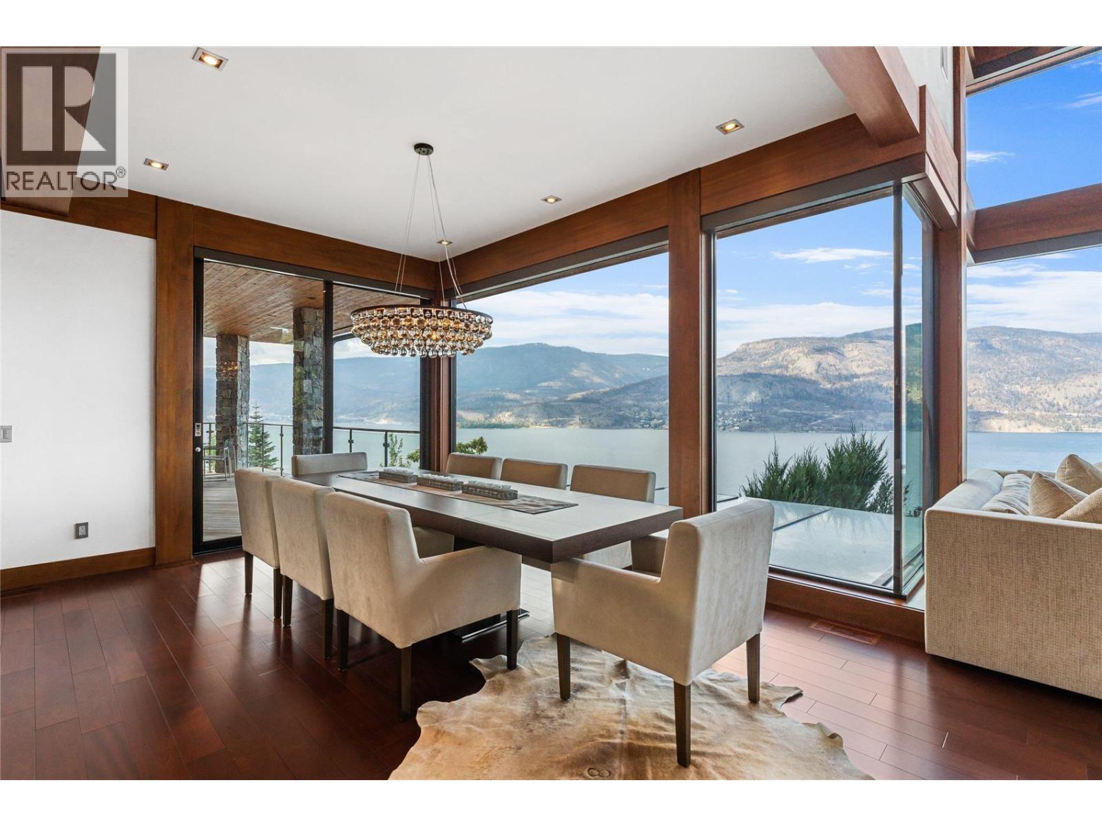 180 Sheerwater Court Unit# 23, Kelowna, BC - Indoor Photo Showing Dining Room
