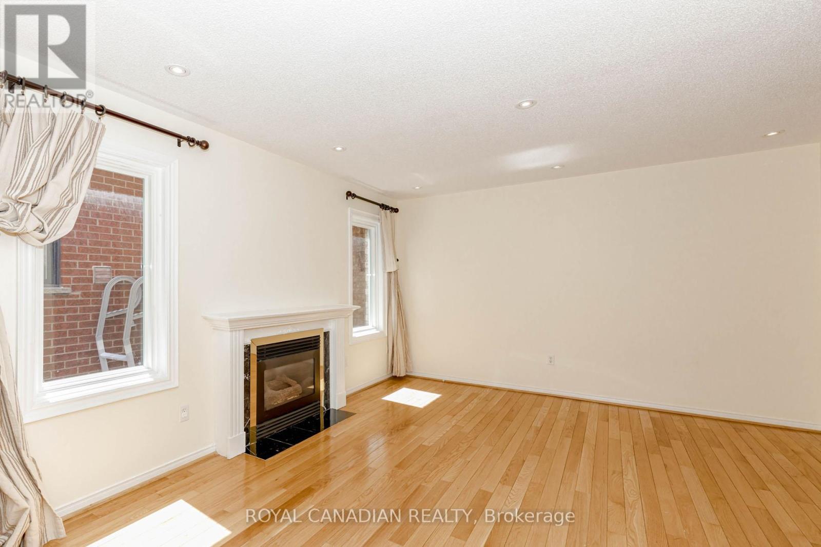 3940 Hazelridge Road, Mississauga, ON - Indoor Photo Showing Other Room With Fireplace