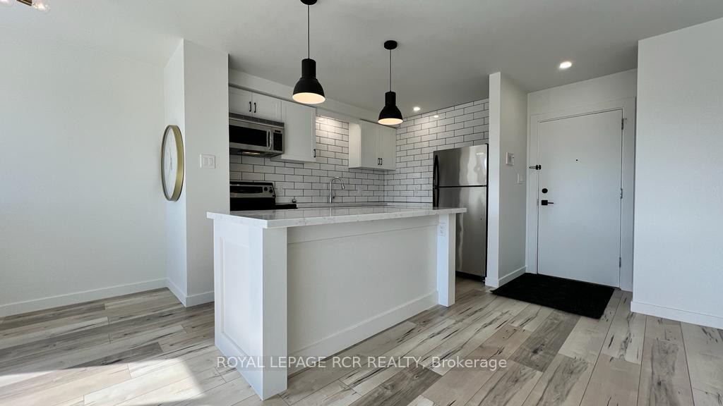 303-9 Princess Street, Orangeville, ON - Indoor Photo Showing Kitchen With Upgraded Kitchen