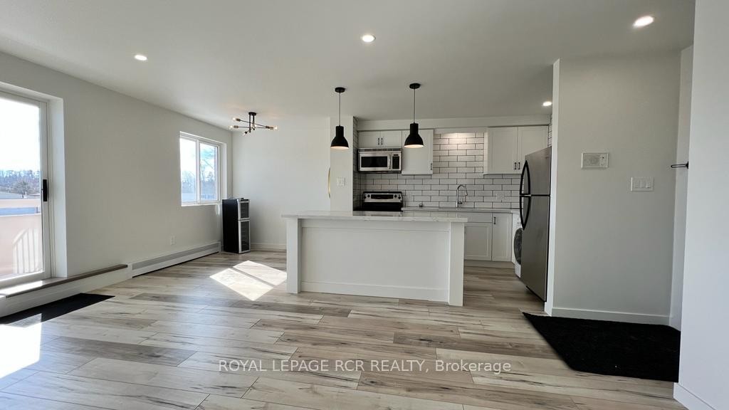 303-9 Princess Street, Orangeville, ON - Indoor Photo Showing Kitchen With Upgraded Kitchen