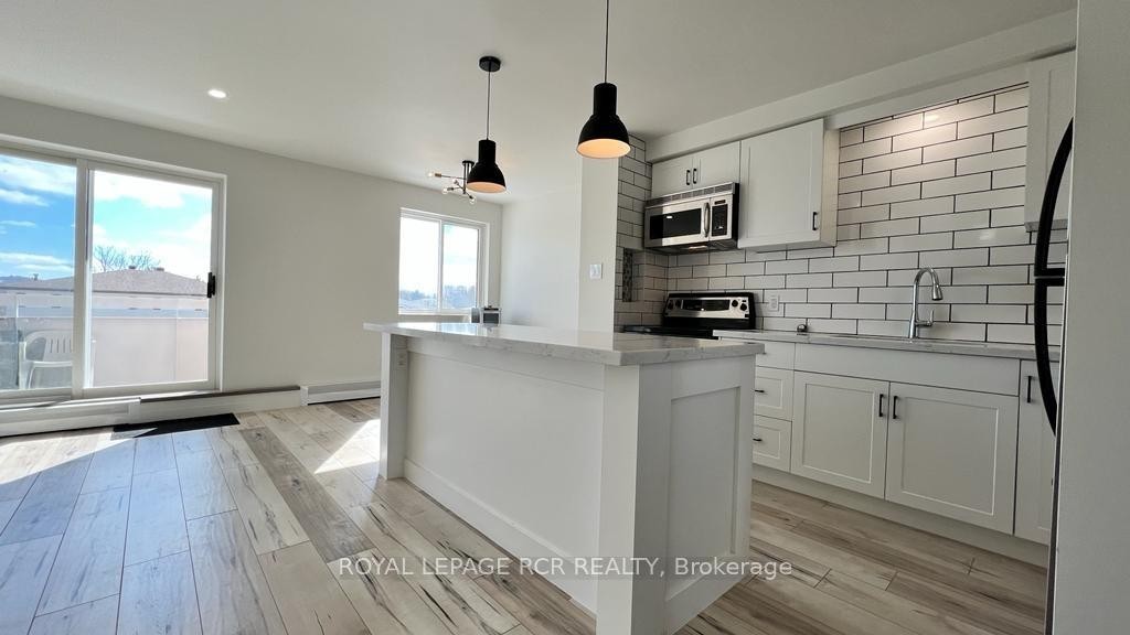 303-9 Princess Street, Orangeville, ON - Indoor Photo Showing Kitchen With Upgraded Kitchen