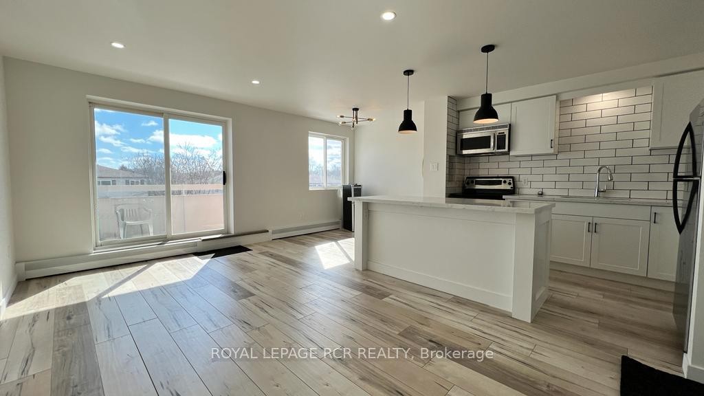 303-9 Princess Street, Orangeville, ON - Indoor Photo Showing Kitchen With Upgraded Kitchen