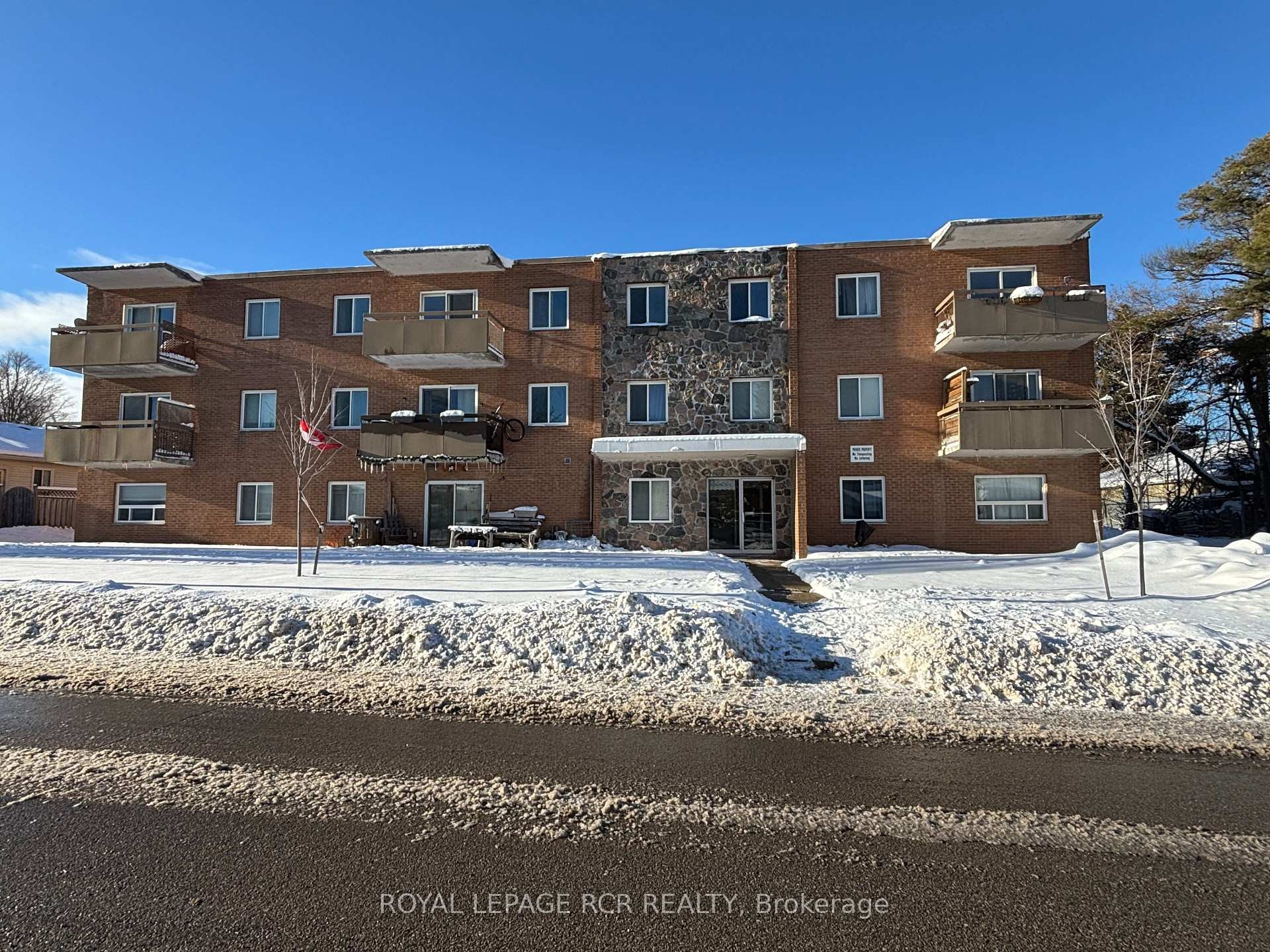 303-9 Princess Street, Orangeville, ON - Outdoor With Balcony