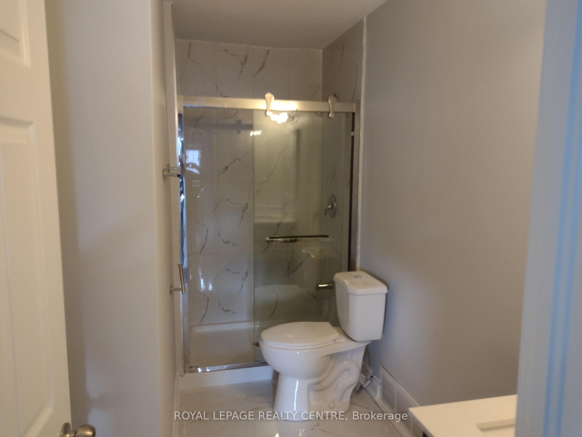 Upper-3 Salisbury Circle, Brampton, ON