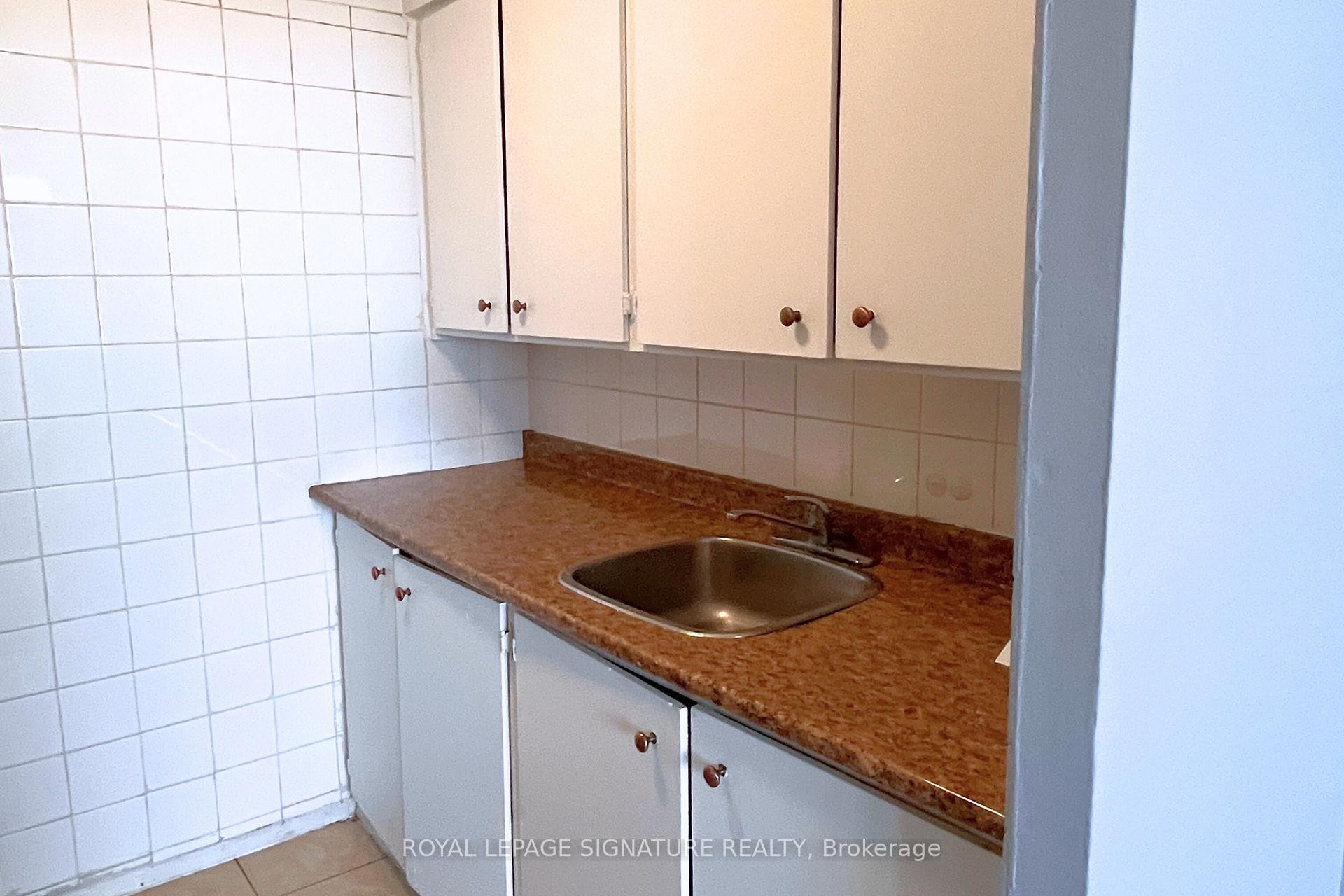1211-200 Lotherton Pathway, Toronto, ON - Indoor Photo Showing Kitchen