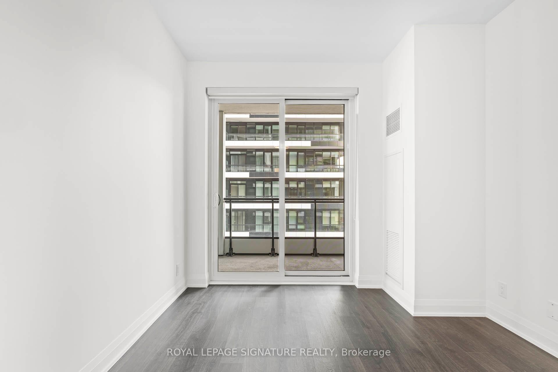 1302-65 Broadway Avenue, Toronto, ON - Indoor Photo Showing Other Room