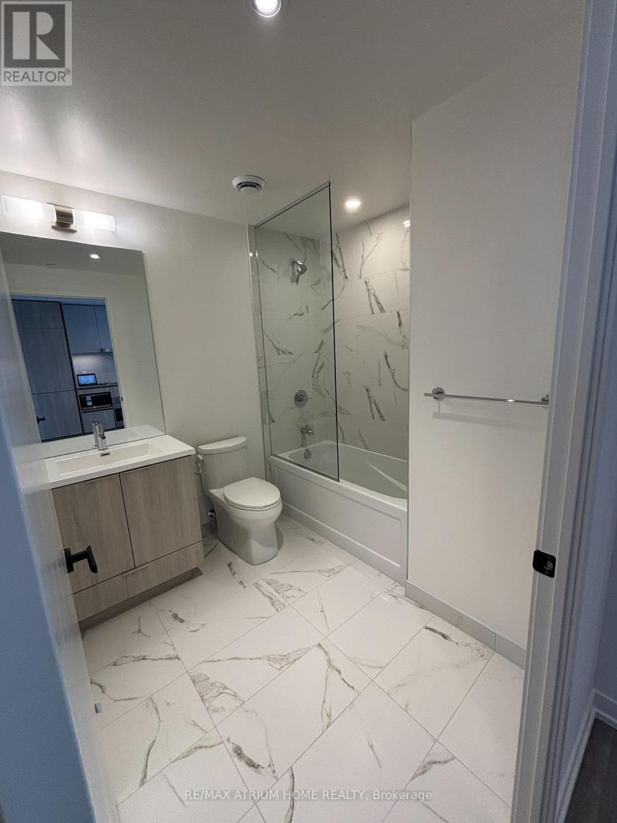 4608 - 8 Interchange Way, Vaughan, ON - Indoor Photo Showing Bathroom