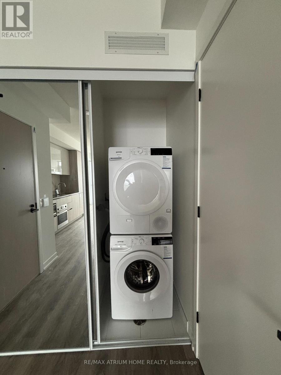 4608 - 8 Interchange Way, Vaughan, ON - Indoor Photo Showing Laundry Room