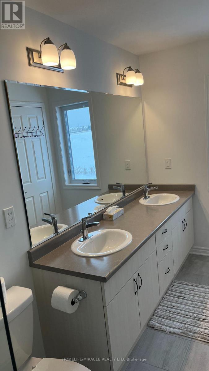 17 Canterhome Street, Kitchener, ON - Indoor Photo Showing Bathroom