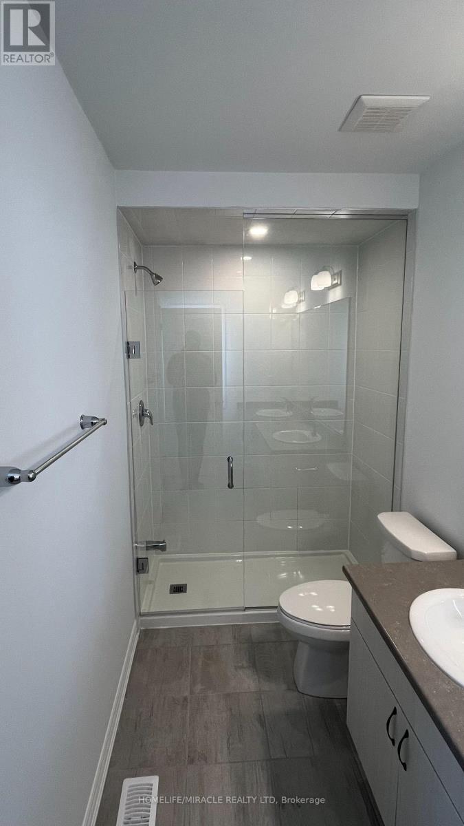 17 Canterhome Street, Kitchener, ON - Indoor Photo Showing Bathroom