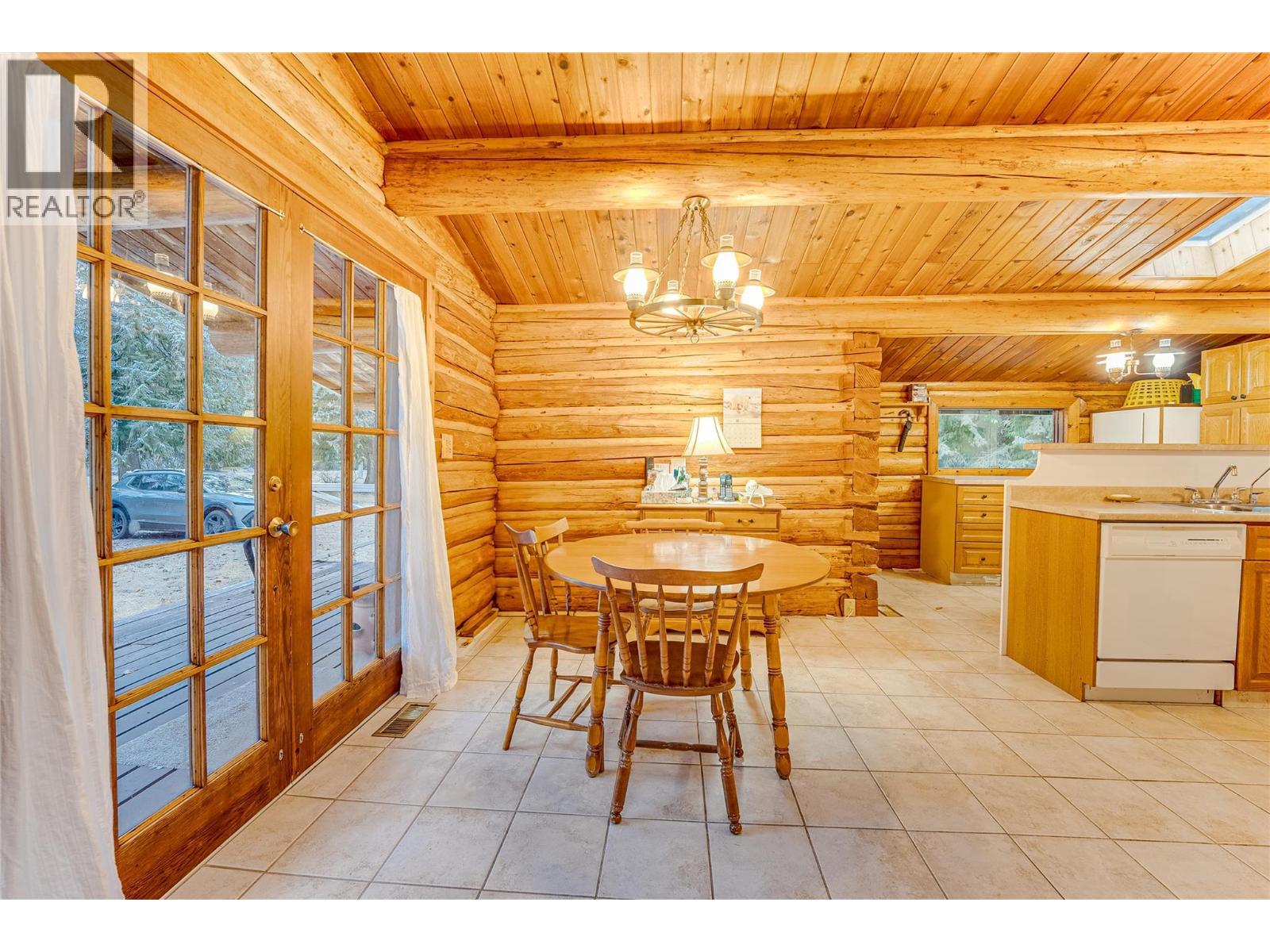 3137 Enderby Mabel Lake Road, Enderby, BC - Indoor Photo Showing Dining Room