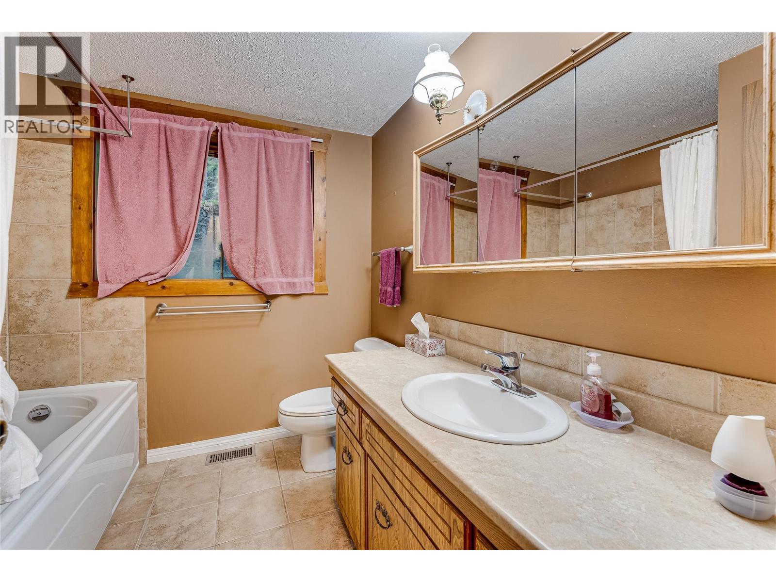 3137 Enderby Mabel Lake Road, Enderby, BC - Indoor Photo Showing Bathroom