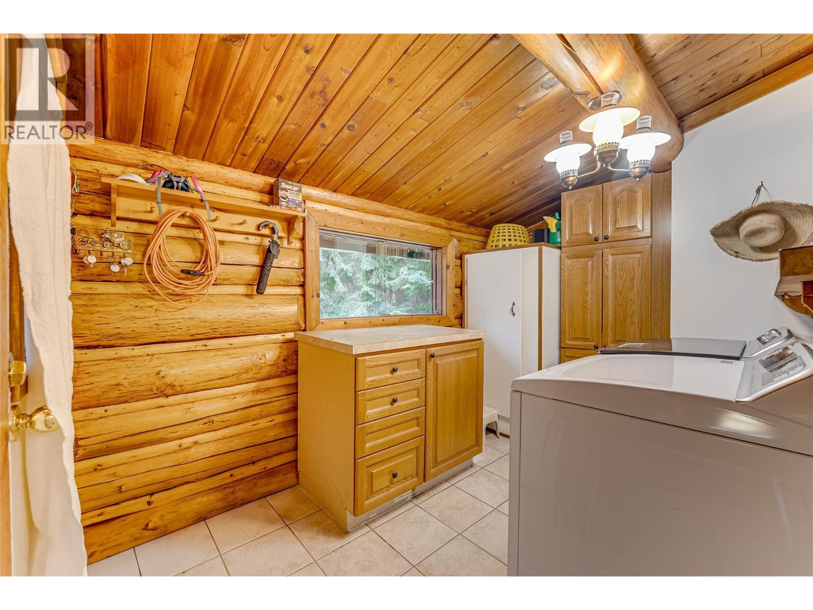 3137 Enderby Mabel Lake Road, Enderby, BC - Indoor