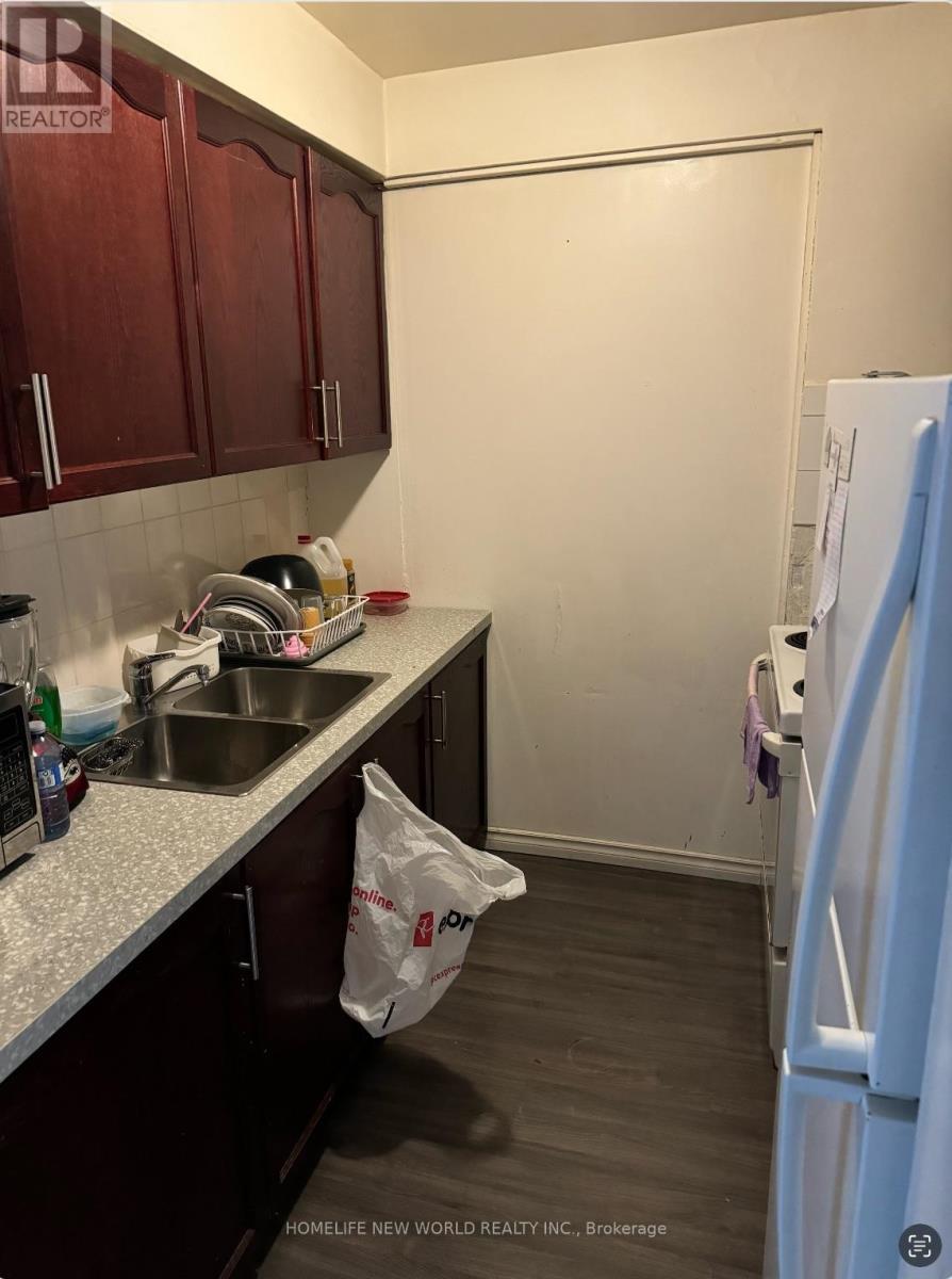 5 - 2900 Keele Street, Toronto, ON - Indoor Photo Showing Kitchen With Double Sink