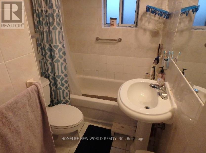 5 - 2900 Keele Street, Toronto, ON - Indoor Photo Showing Bathroom