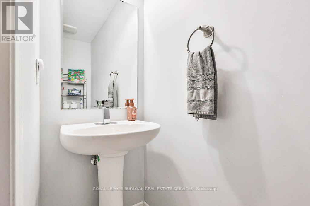 68 Lupo Drive, Hamilton, ON - Indoor Photo Showing Bathroom