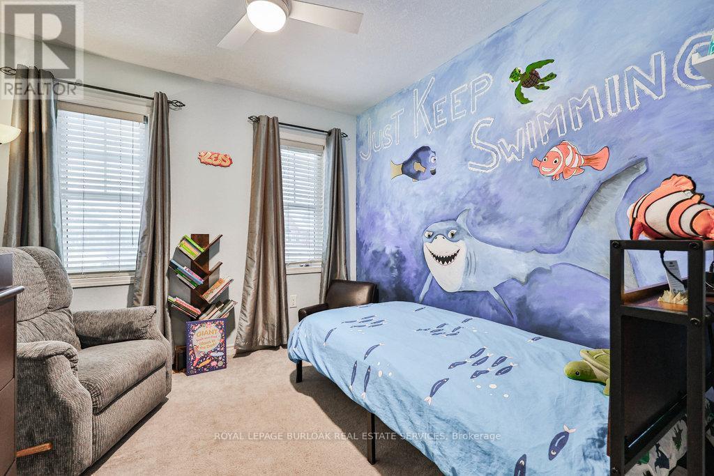 68 Lupo Drive, Hamilton, ON - Indoor Photo Showing Bedroom