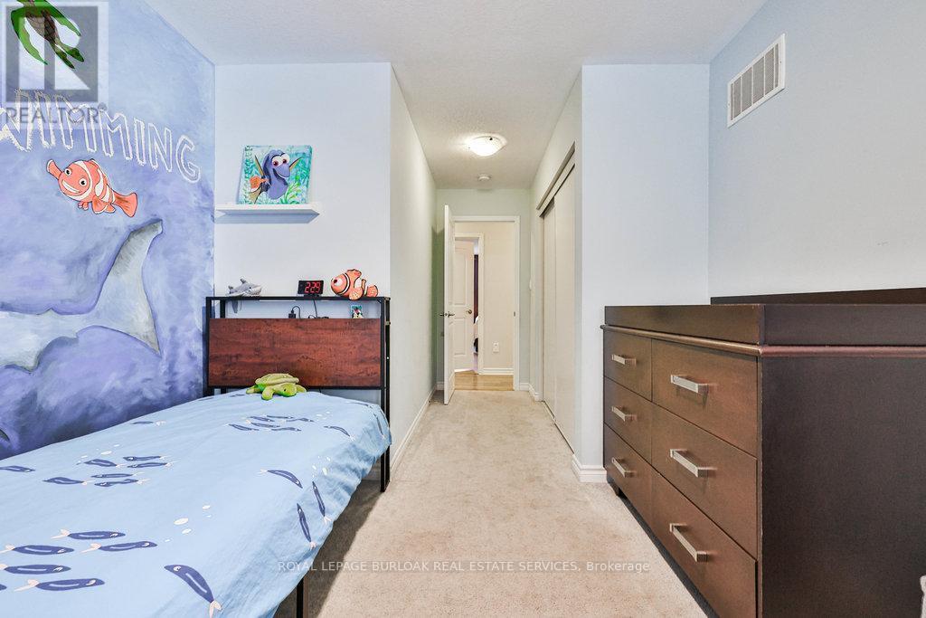 68 Lupo Drive, Hamilton, ON - Indoor Photo Showing Bedroom