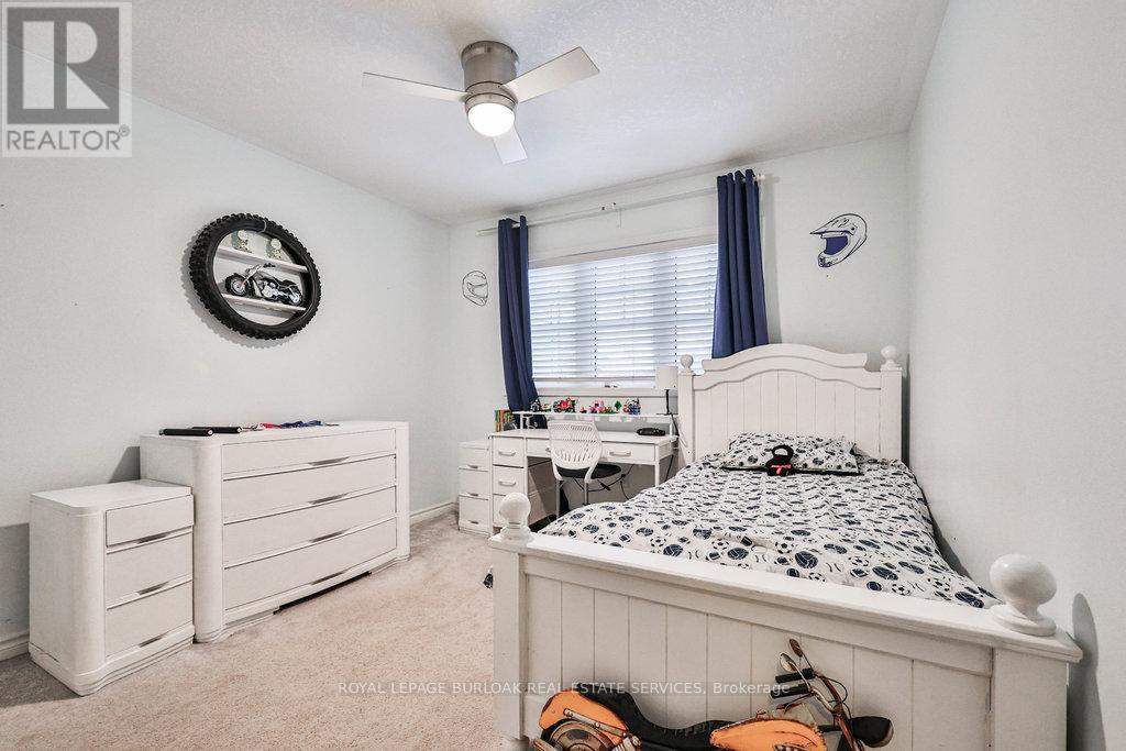 68 Lupo Drive, Hamilton, ON - Indoor Photo Showing Bedroom
