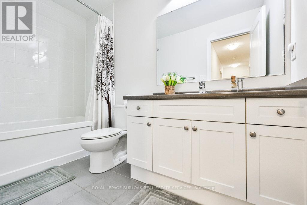 68 Lupo Drive, Hamilton, ON - Indoor Photo Showing Bathroom