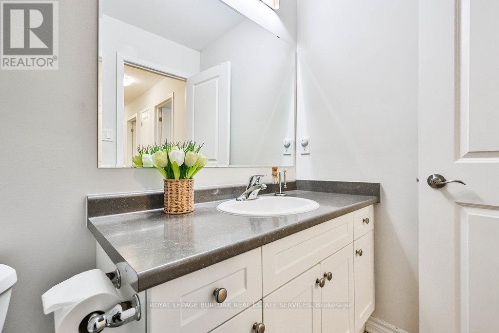 68 Lupo Drive, Hamilton, ON - Indoor Photo Showing Bathroom