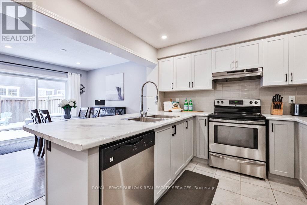 68 Lupo Drive, Hamilton, ON - Indoor Photo Showing Kitchen With Double Sink