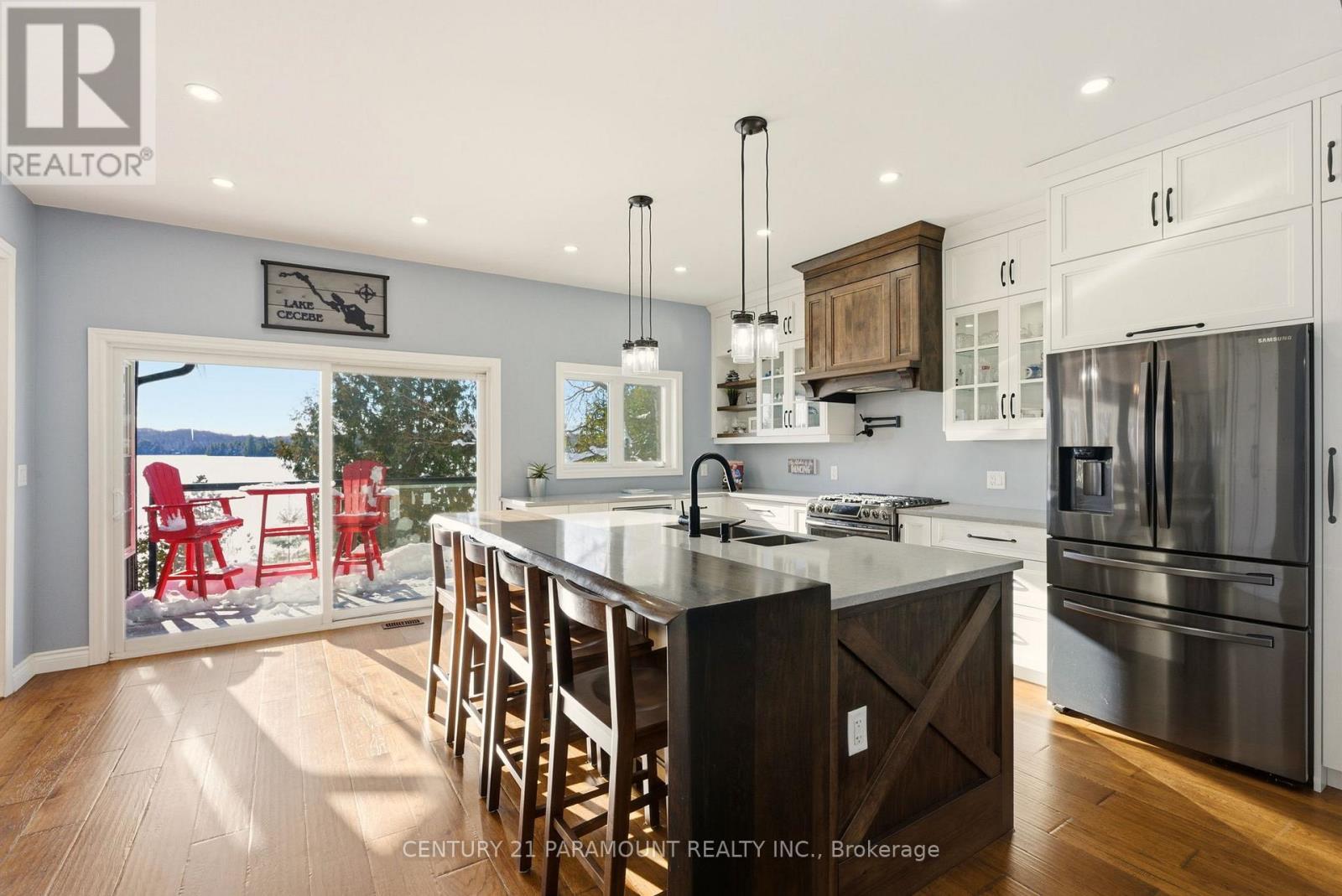 126 Chapman Drive Se, Magnetawan, ON - Indoor Photo Showing Kitchen With Upgraded Kitchen