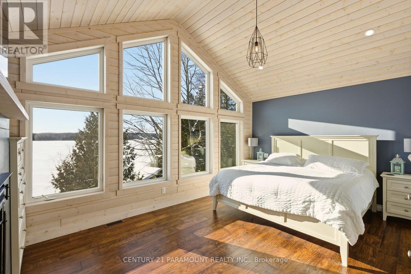 126 Chapman Drive Se, Magnetawan, ON - Indoor Photo Showing Bedroom