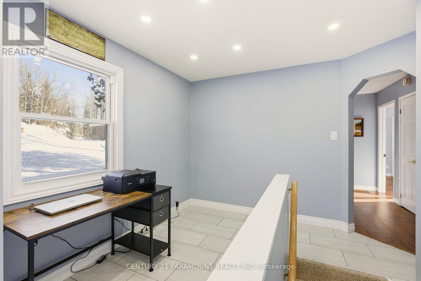 126 Chapman Drive Se, Magnetawan, ON - Indoor Photo Showing Office