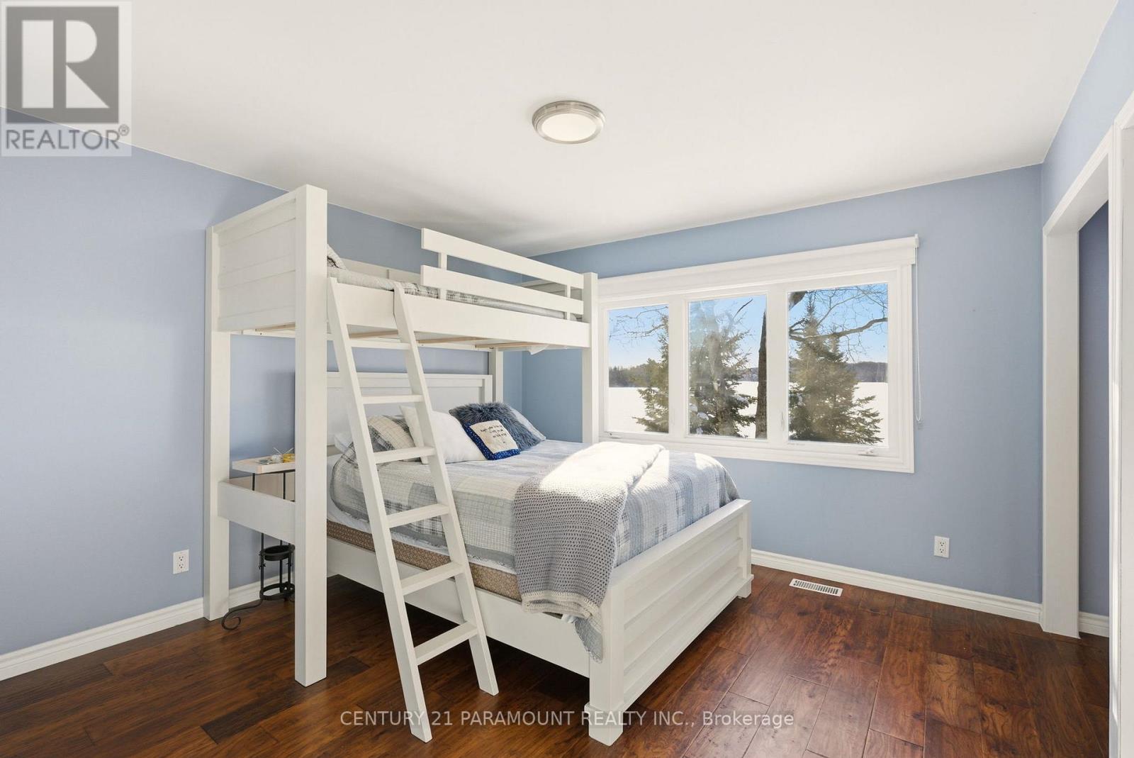 126 Chapman Drive Se, Magnetawan, ON - Indoor Photo Showing Bedroom