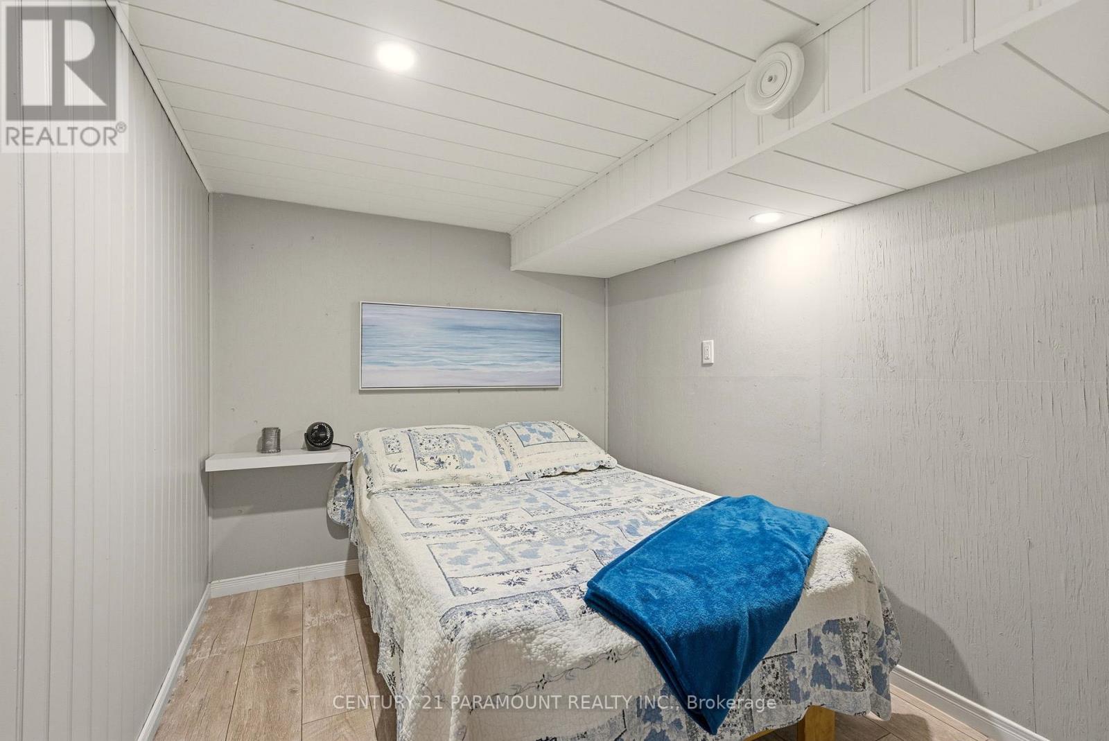 126 Chapman Drive Se, Magnetawan, ON - Indoor Photo Showing Bedroom
