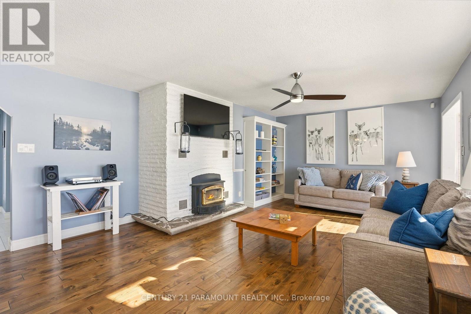 126 Chapman Drive Se, Magnetawan, ON - Indoor Photo Showing Living Room With Fireplace