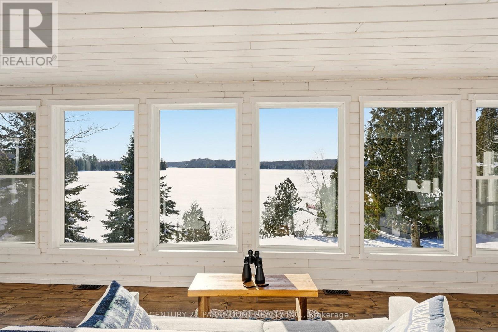 126 Chapman Drive Se, Magnetawan, ON - Indoor Photo Showing Living Room