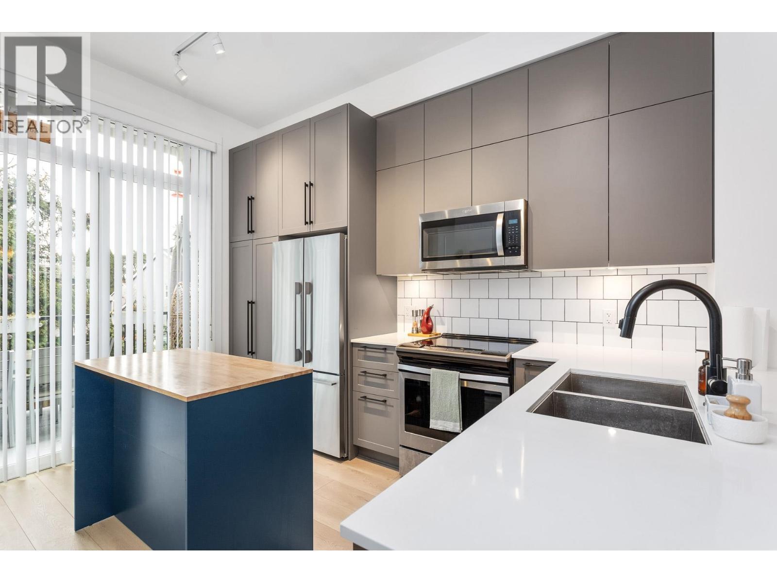 3 19696 Hammond Road, Pitt Meadows, BC - Indoor Photo Showing Kitchen With Double Sink With Upgraded Kitchen