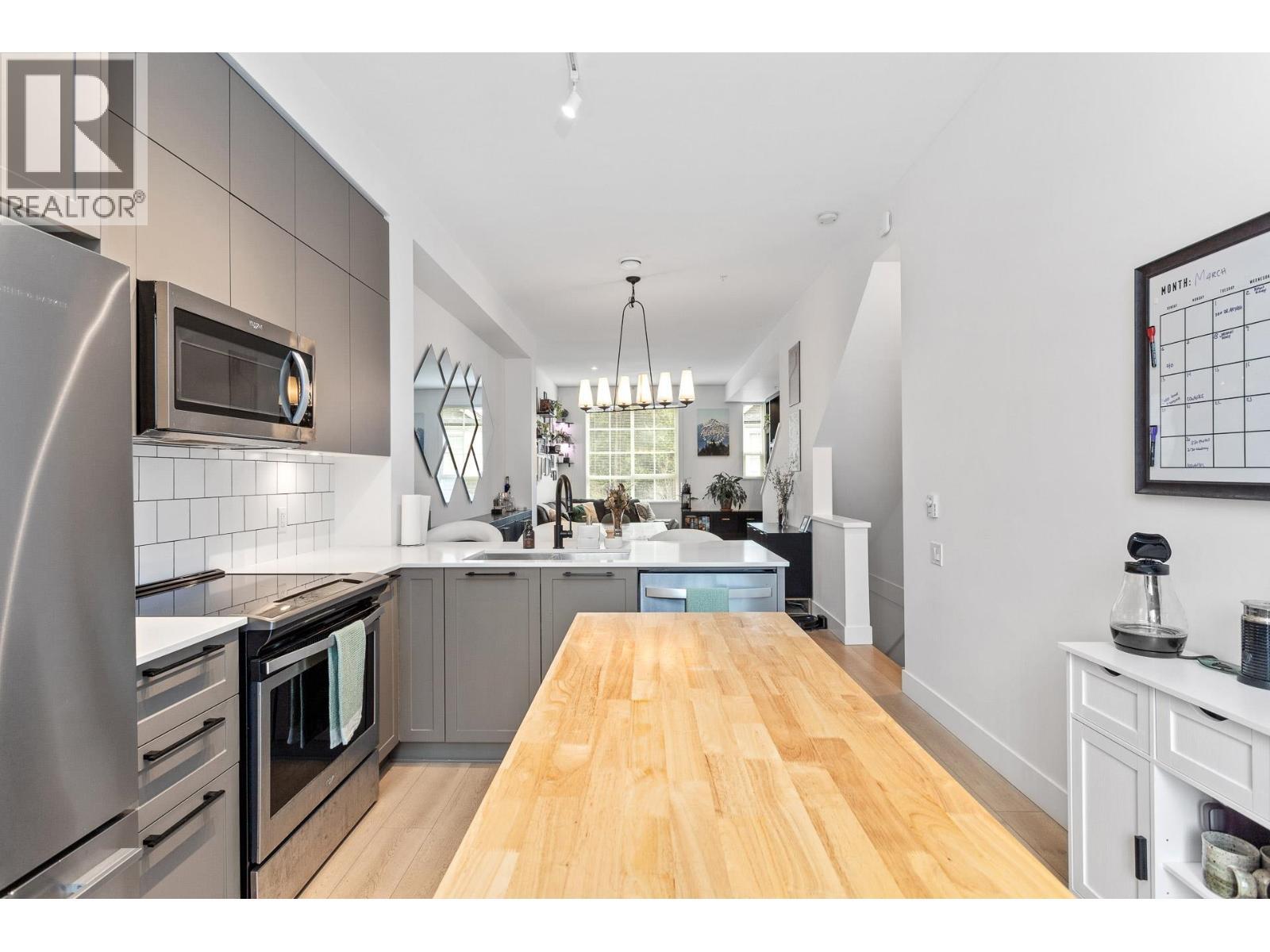3 19696 Hammond Road, Pitt Meadows, BC - Indoor Photo Showing Kitchen With Upgraded Kitchen