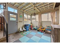 Sun room off the kitchen 169sq' -