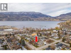 Walking distance to Knox Mountain recreational park -