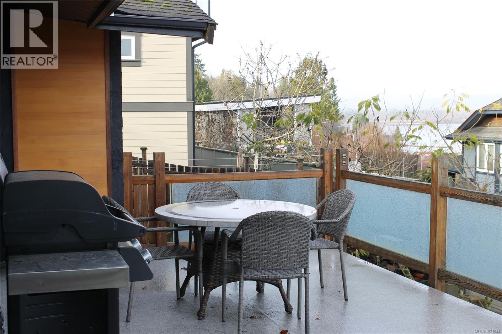1721 Wilmot Rd, Cowichan Bay, BC - Outdoor With Deck Patio Veranda With Exterior