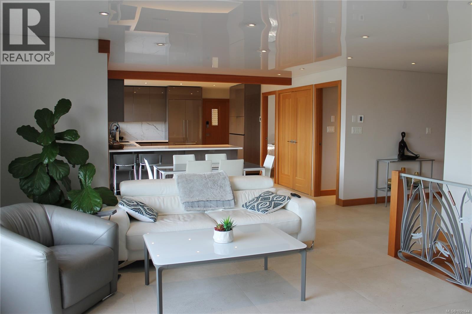 1721 Wilmot Rd, Cowichan Bay, BC - Indoor