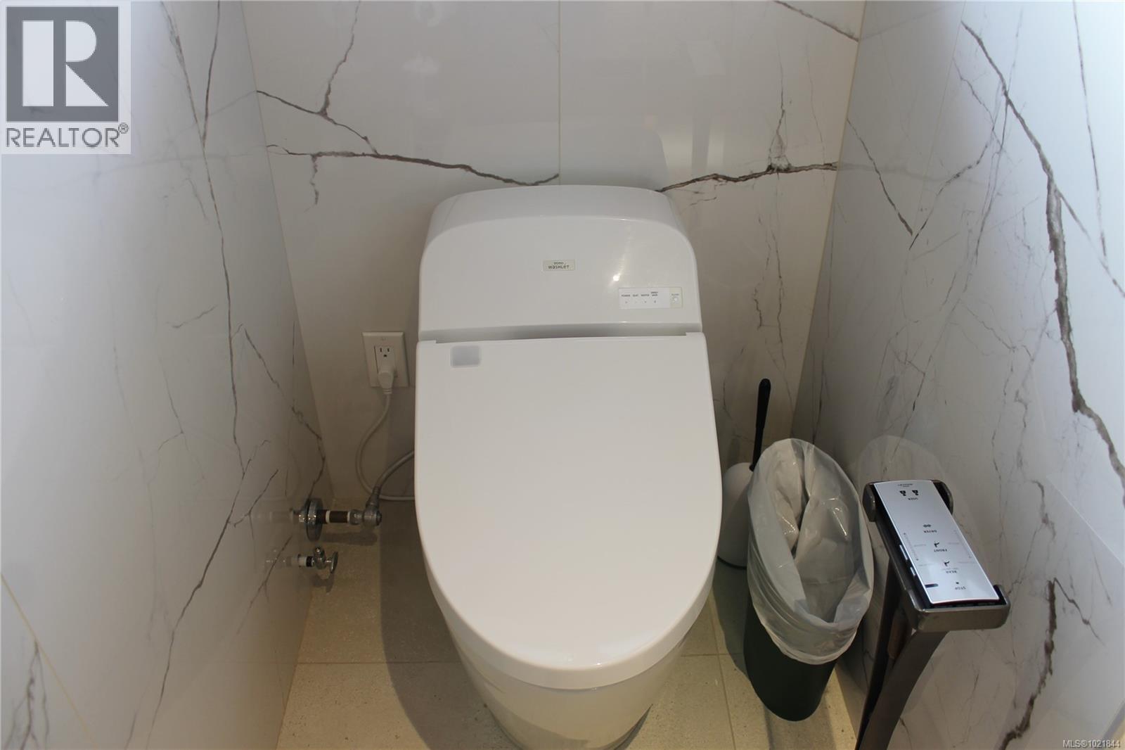 1721 Wilmot Rd, Cowichan Bay, BC - Indoor Photo Showing Bathroom