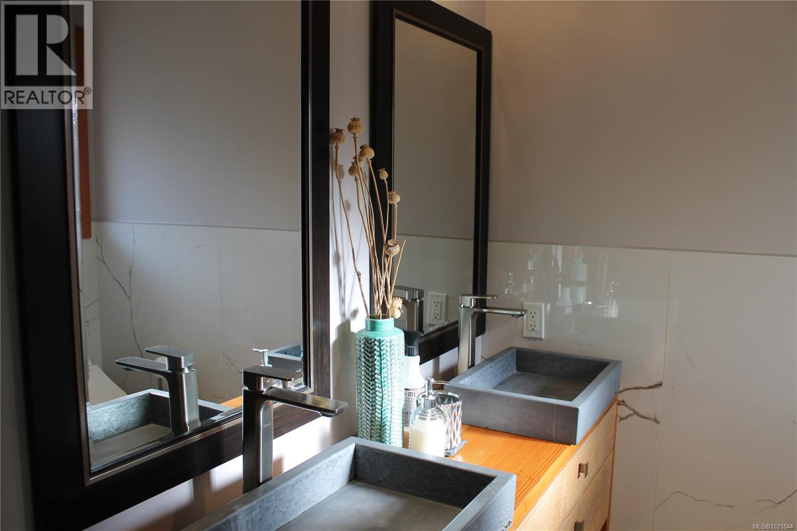 1721 Wilmot Rd, Cowichan Bay, BC - Indoor