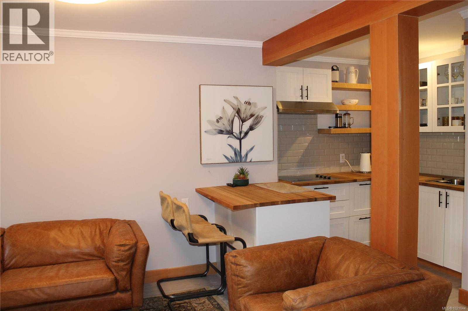 1721 Wilmot Rd, Cowichan Bay, BC - Indoor