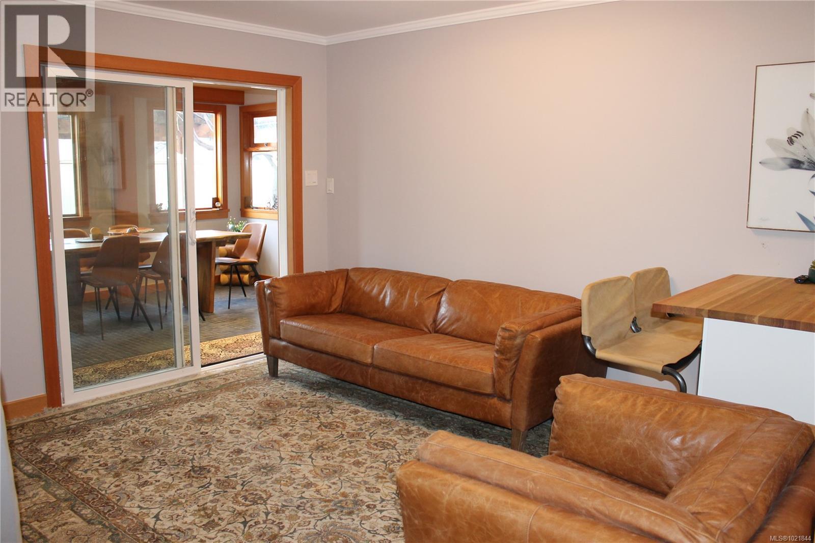 1721 Wilmot Rd, Cowichan Bay, BC - Indoor Photo Showing Living Room
