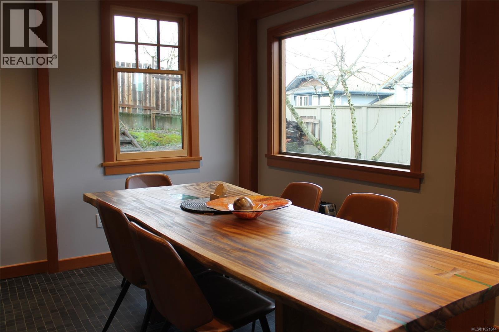 1721 Wilmot Rd, Cowichan Bay, BC - Indoor Photo Showing Dining Room