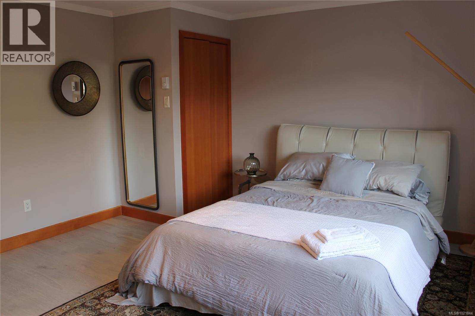 1721 Wilmot Rd, Cowichan Bay, BC - Indoor Photo Showing Bedroom